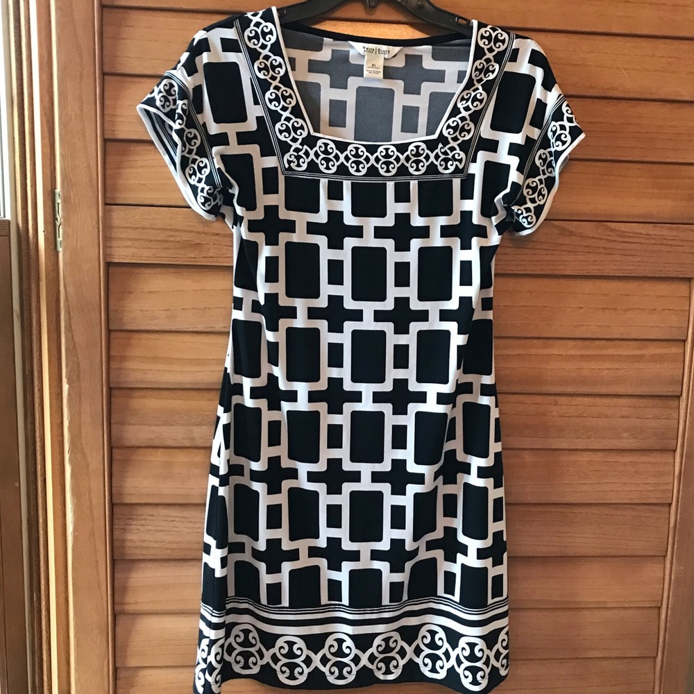 Super Cute, Comfy Black & White Shift Dress